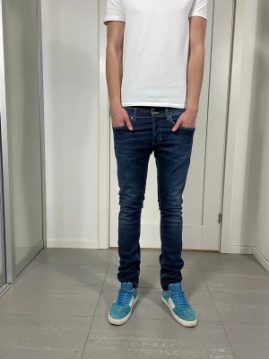 Dondup George Jeans  - Säljer nu dessa Dondup George Jeans, skriv för fler bilder/frågor🙌🏼