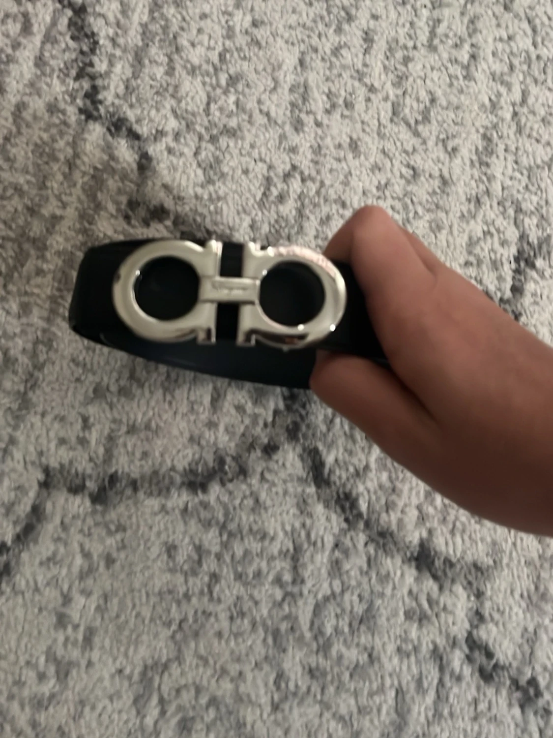 Svart Ferragamo bälte med silverdetalj - 1