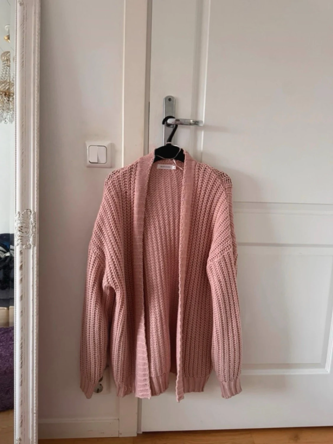 Rosa stickad kofta i oversized modell