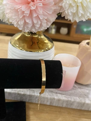 Guld Armband - Helt ny aldrig använd. Rostfritt stål. Justerbar.