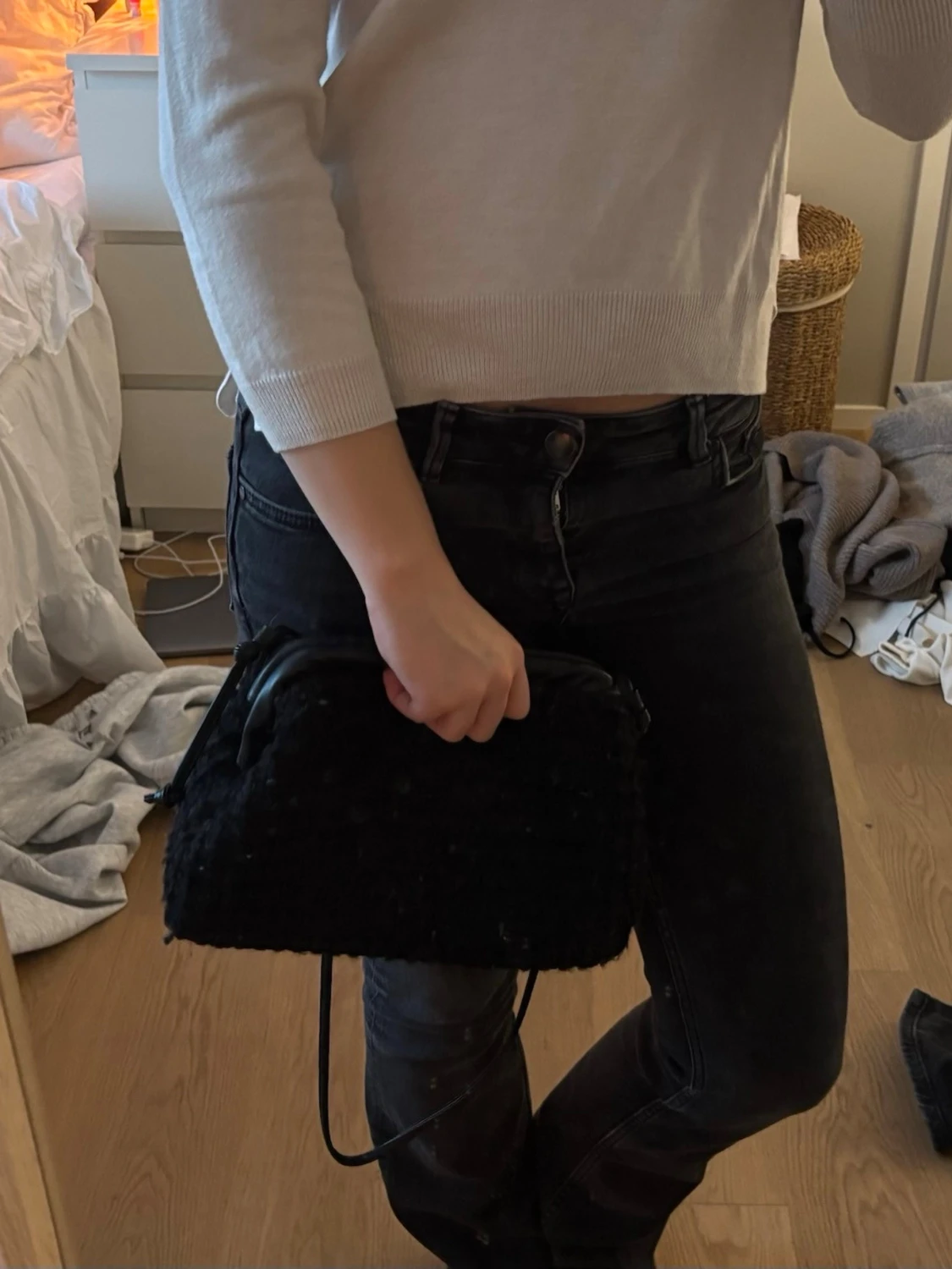 Svart handväska i syntetmaterial - 2