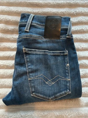 Blå Replay slim jeans - Snygga blå jeans från Replay slim bra skick 