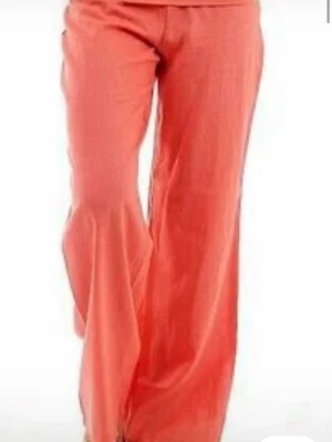 SÖKER KORALL BYXOR !! - Söker dessa byxor i korall eller liknande!! Gärna i XXS - S hör av om ni har! ❣️