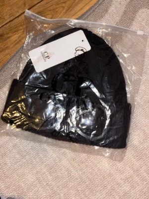 C.P. Company mössa - Svart cp Company mössa, helt ny.