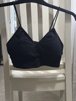 Topp svart - En svart topp, använd 1 gång! 