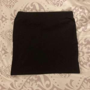 Kort svart kjol. Har används få gånger
