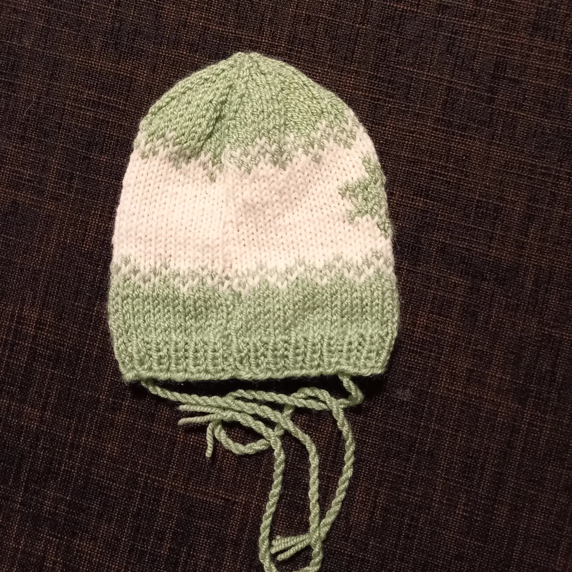 Vitgrön vårmössa strl. 44/46 - 90