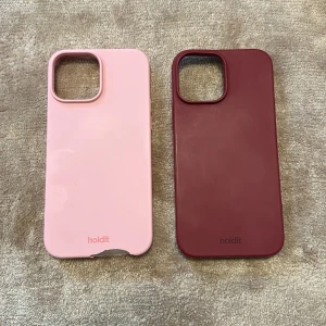 Holdit skal - Två skal från holdit som är till IPhone 14 PRO Max! Båda har lite slitningar men går fortfarande att använda! En för 80kr eller båda för 150kr🩷
