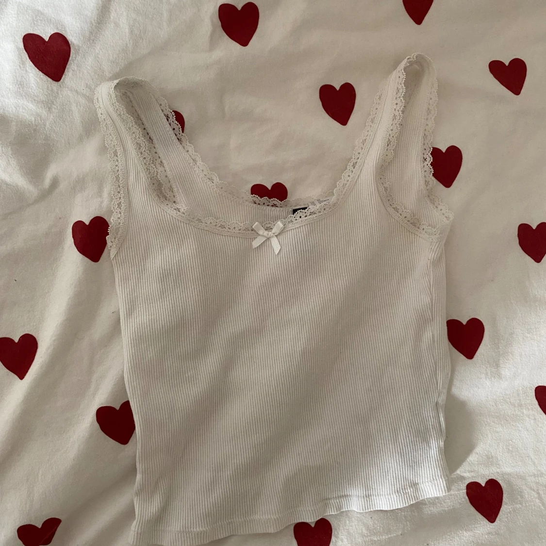 Spetslinne med rosett