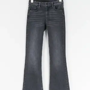 Jeans jag köpte från plick som tyvärr var för små, storlek 146 från Gina Young 💕 Köptes för 270kr 