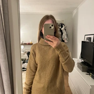 Stickad tröja  - En stick tröja från lager 157. Fint skick och väldigt skön.  