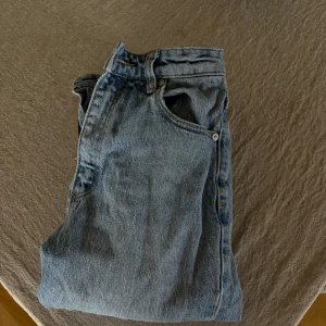 Abrand jeans - Säljer mina älskade älskade jeans från abrand. Älskar dem men nu kommer jag inte i dem längre….  Nypris 899:-