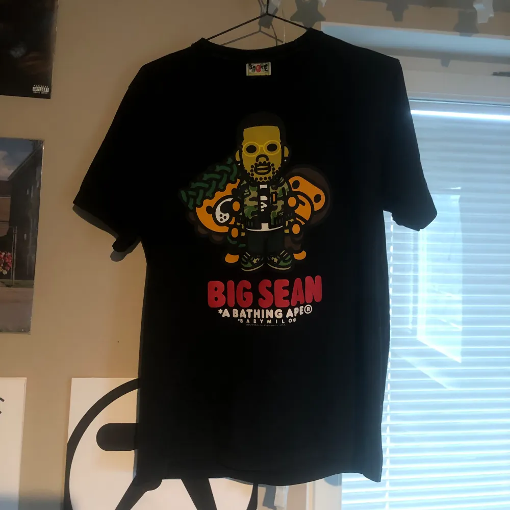 Very sentimental piece to me but i dont wear it anymore so i’l let it go. Authentic, bought off grailed (can show receipt and send more pics of the tags.) Nice bape size M-S fit. T-shirts.