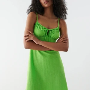 Lili Strap Dress - Klänning från Gina tricot, aldrig använd men har tyvärr inte prislapp kvar. Nypris 279