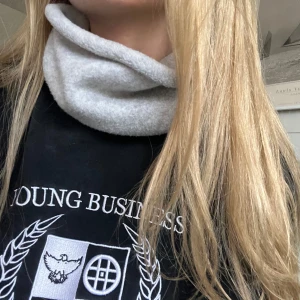 Grå buff - Jättenajs grå buff!!