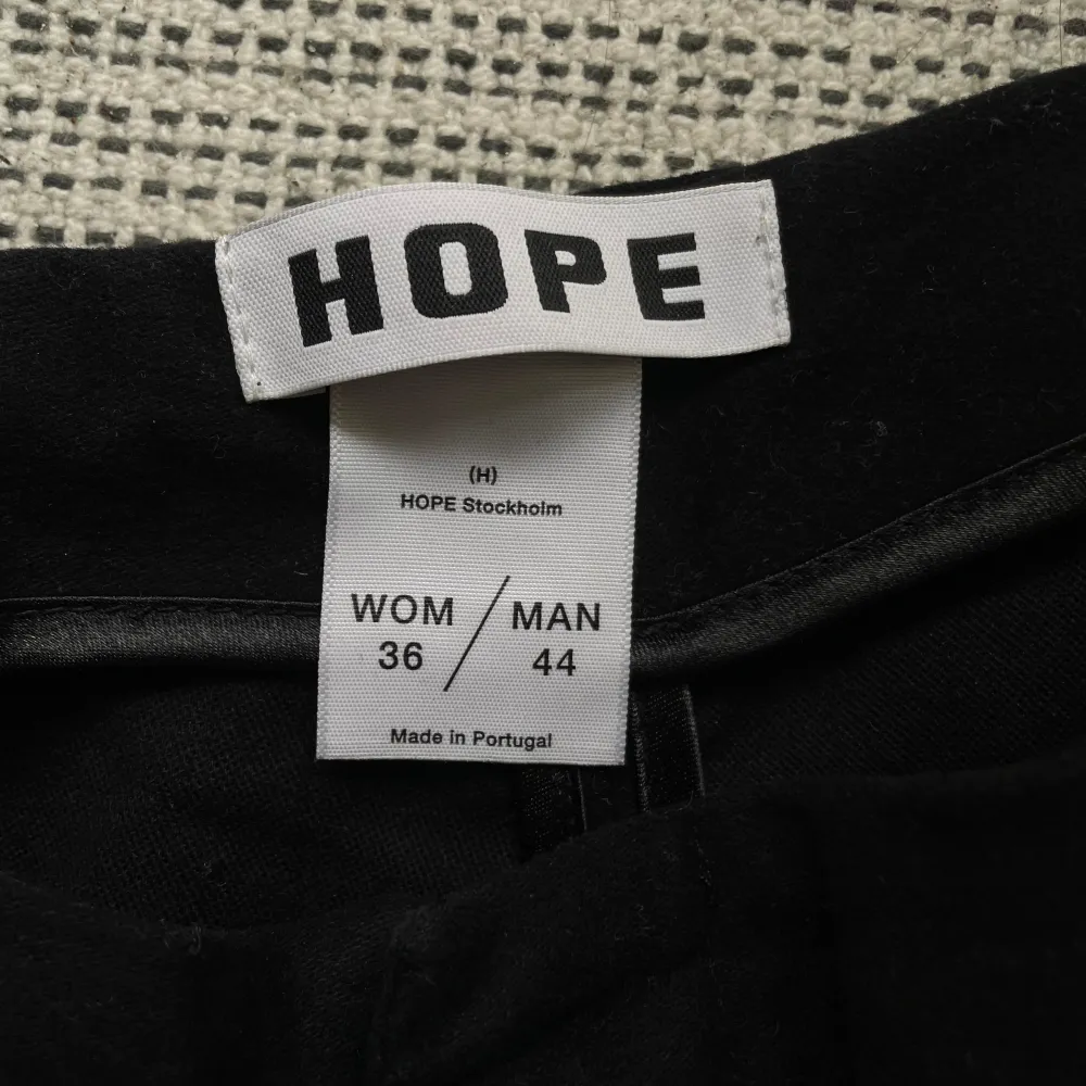 Byxor från Hope, passar som 36-38. Jeans & Byxor.