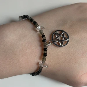 Armband  - Armband som jag har pärlat