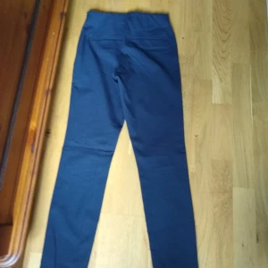 Byxor  - Tighta byxor. Nyskick anv endast ett par gånger 