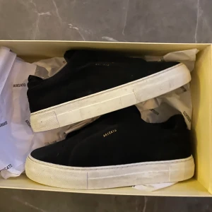 Arigato skor  - Snygga skor nu till sommaren. Knappast använda. 8/10 kvalite.