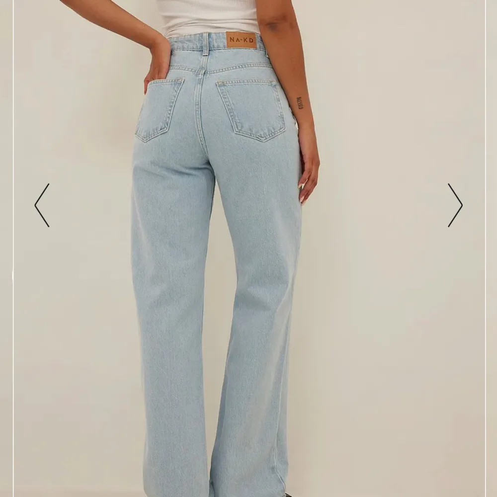 Ljusblåa jeans från nakd❣️säljer då dom är lite för stora på mig, storlek 36 och normal i storleken! Jag är 170 och dom är långa i benen❣️köpta för 629 . Jeans & Byxor.