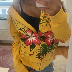 Skit snygg hoodie från Ed Hardy i storleken 0/Xs! Använd köp nu funktionen❤️‍🔥