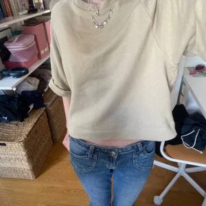 Trekvartsärmad tröja - Säljer denna jättesnygga tröjan, perfekt material och supersnygg🥰🥰kontakta för mer bilder och priset kan diskuteras💗