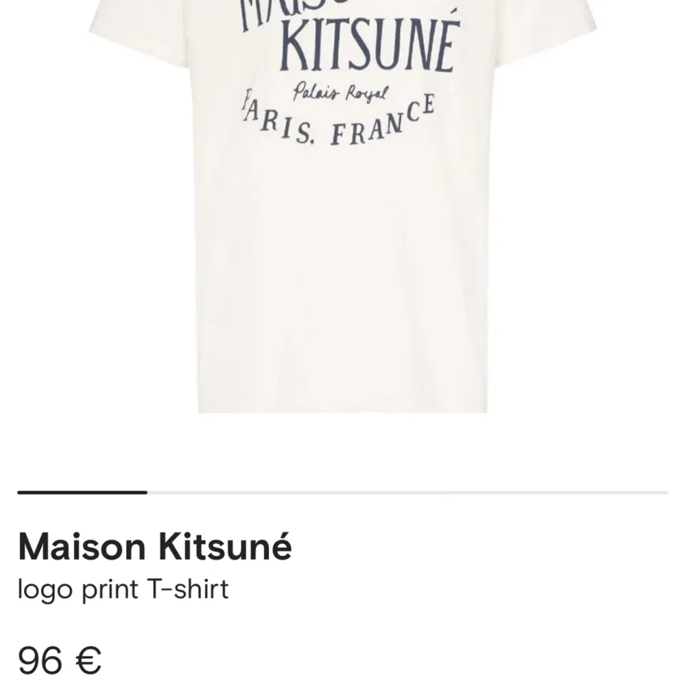 Hej! Säljer denna HELT nya Maison Kitsune t-shirt! En av de trendigaste och snyggaste t-Shirts just nu! I storlek S men passar även M! Tagen sitter fortfarande kvar! Denna storleken är helt slutsåld överallt och ligger runt 1100! Först till kvarn. . T-shirts.