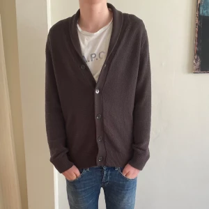 Massimo Dutti cardigan - Tjena jag säljer en knappt använd cardigan från Massimo Dutti, st M och passar bäst på folk över 180. Nypris 699. 