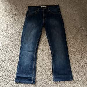 Bootcut levis jeans som är helt felfria skicka 9/10 
