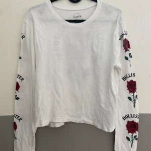Blommig Tröja Hollister XS - Jätte fin blommig tröja från Hollister XS i bra stick!!