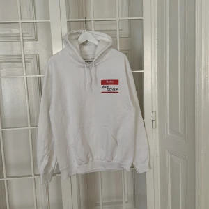 Hoodie - Baylen Levine Vit hoodie oanvänd. Ben Dover” ;)