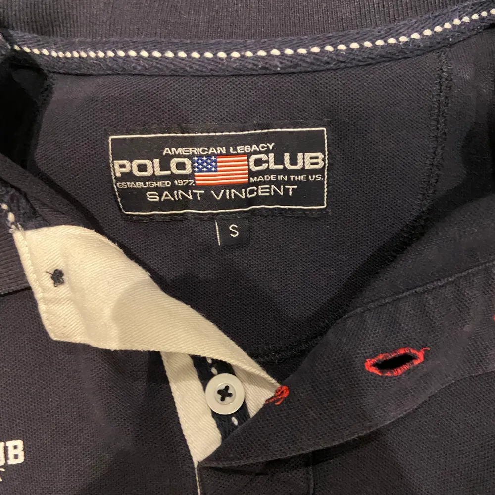 Cool oldmoney piké från märket polo club i storlek S. I använt skick men inga defekter. Hör av er vid frågor!. T-shirts.