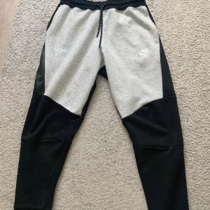Nike tech fleece byxor  - Bra skick inga skador eller så  Hör av er vid intresse🤝🤩