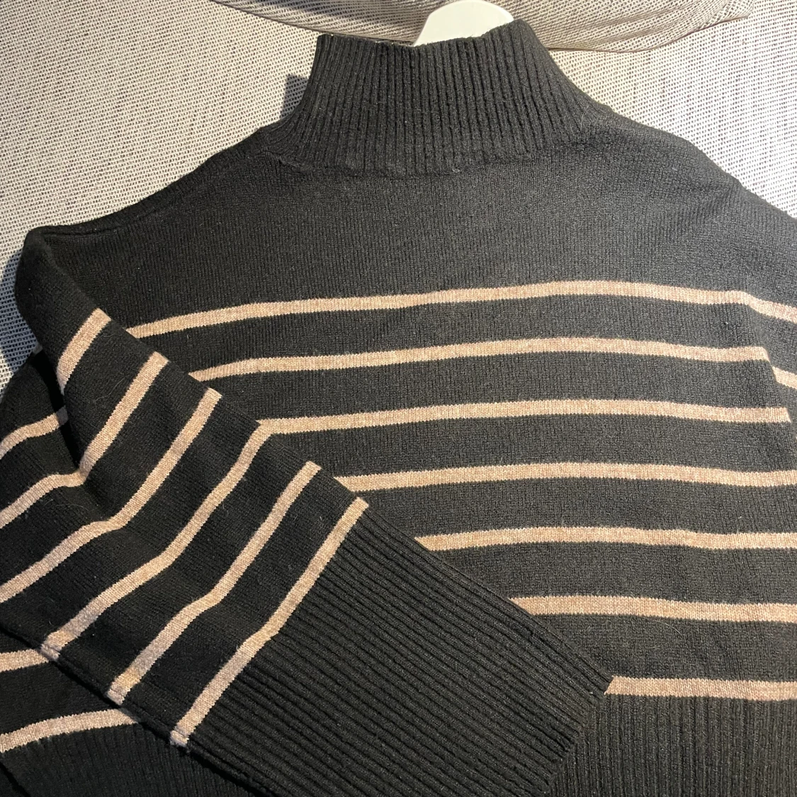 Randig stickad tröja 