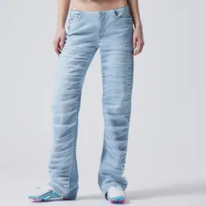 Jätte coola jeans från weekday som tyvärr inte kommer till användning då dem e för långa på mig! Säljs inte längre vad jag vet!!
