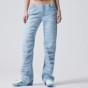 Jeans från weekday  - Jätte coola jeans från weekday som tyvärr inte kommer till användning då dem e för långa på mig! Säljs inte längre vad jag vet!!