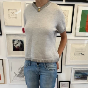 Kortärmad tröja - Snygg kortärmad tröja med fina detaljer!!