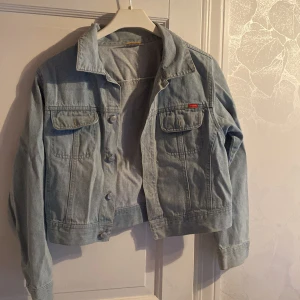 Jeansjacka barn  - Jättefin men Använd jeansjacka passar barn, storlek 158 