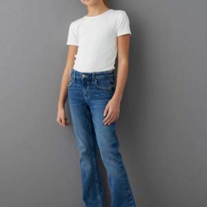Superfina jeans från Gina Young som tyvärr inte används så ofta, därför säljer jag dem 🙌