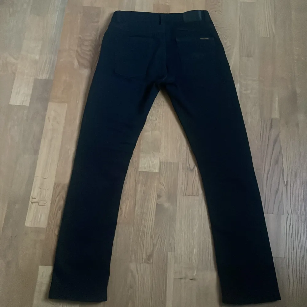 Riktigt feta Nudie Jeans🍾🍾nypris: 1500 vårt pris: 449🍾Skick 9/10 finns inga synliga defekter🍾 Priset kan diskuteras vid snabb affär! . Jeans & Byxor.