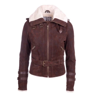 Jofama by Kenza 7 - Skön vår/vinterjacka från Jofama. Använd fåtal gånger, jag säljer den då den blivit för liten.  Fodret har en varmare färg i verkligheten ☺️