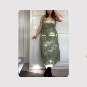 sommarklänning - secondhand, köpt här på plick! men kommer inte till användning