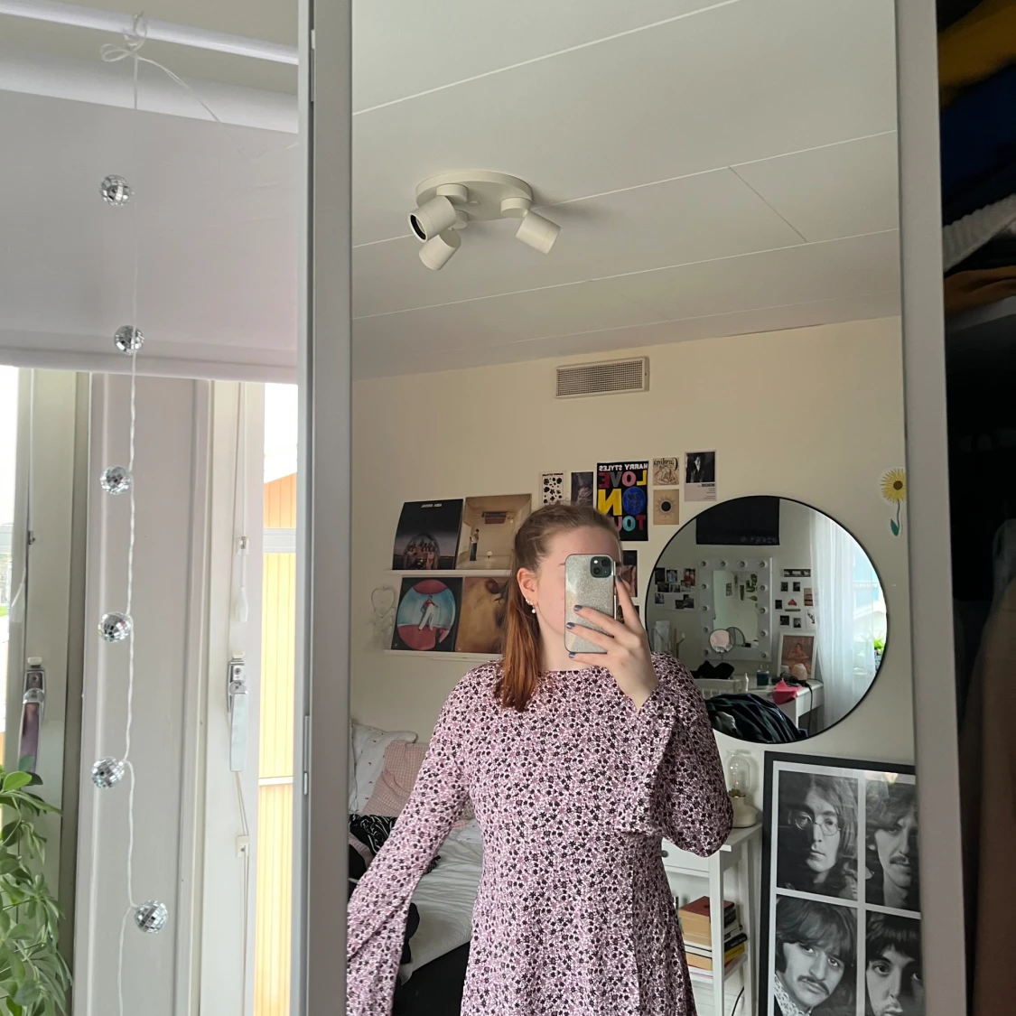 Blommig rosa kort klänning