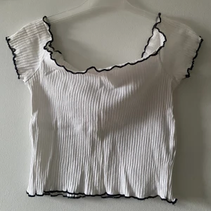 Jättefin topp från Zara - Super söt topp från zara, storlek s. Jättebra skick!