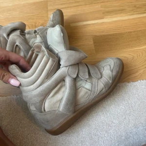 Isabel marants  - Perfekta till sommaren, fint skick storlek 39. Pris kan diskuteras 