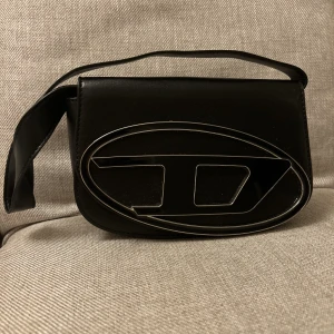 Väska - Bra kvalite! Oanvänd 