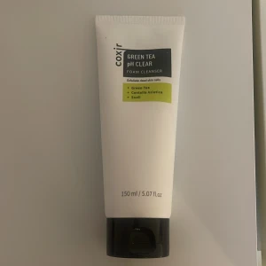Coxir Green Tea Ph Clear Cleanser - Sjuukt bra cleanser från coxir (koreanskt märke)💓Denna gjorde så att jag blev av med mina breakours, men jag råkade då köpa dubbelt och därför säljer jag denna (den är använd en gång). Vid frågor eller intresse, skriv till mig eller tryck på köp nu☺️☺️