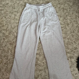 Puma byxor - Säljer mina puna byxor för de ej kommer till användning! Jätte fina och sköna.