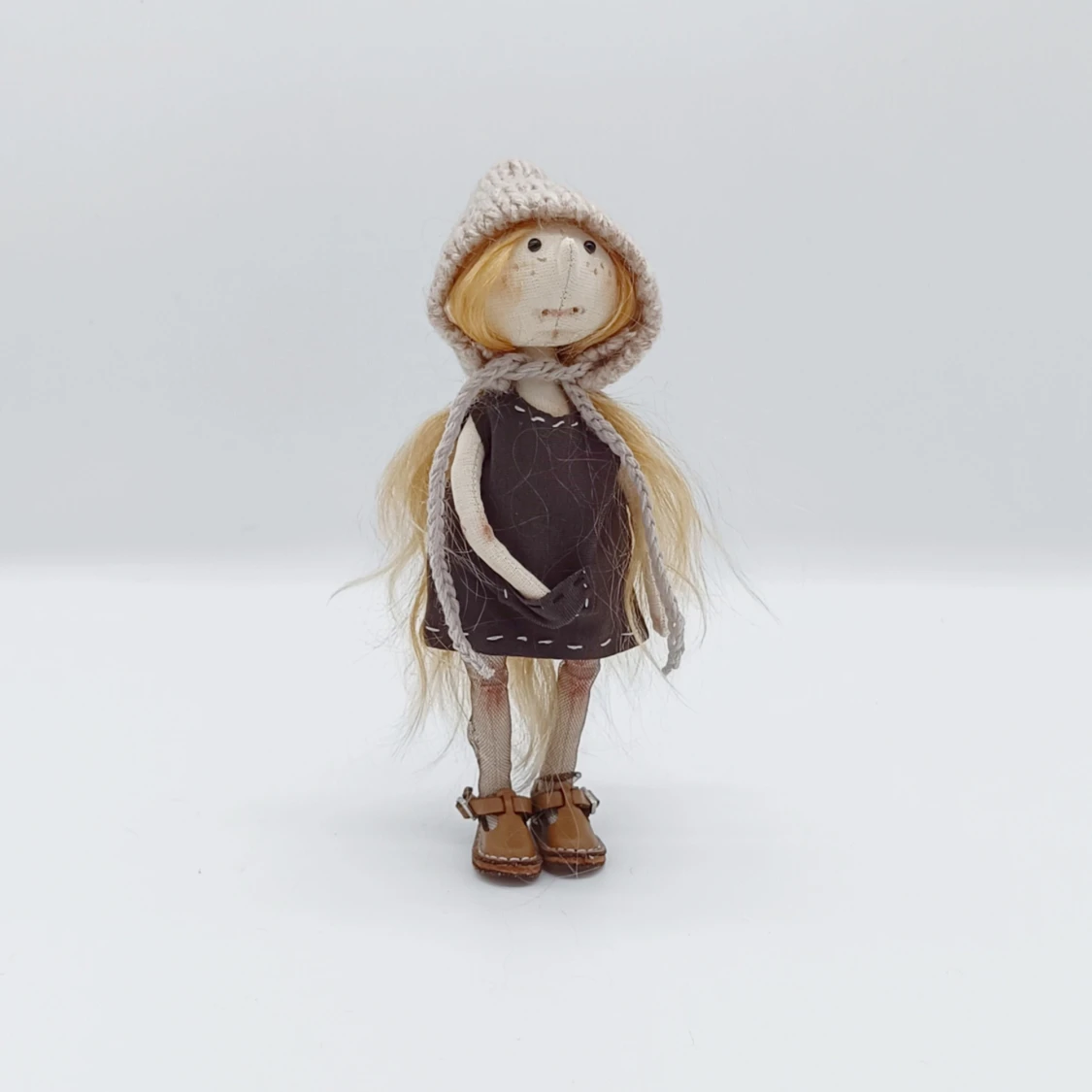 Handmadedoll, Handgjorda dockan