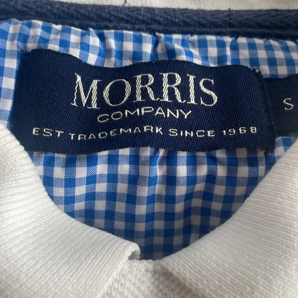 En Morris piké i storlek s. Använd men syns knappt. Kan tänka mig att diskutera pris vid snabb affär . T-shirts.